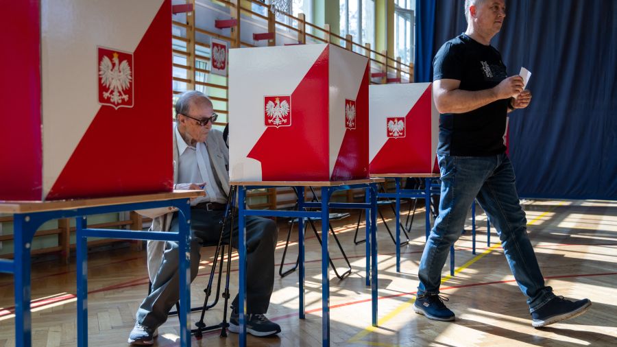 La Pologne tient une présidentielle cruciale pour son rôle dans l'UE