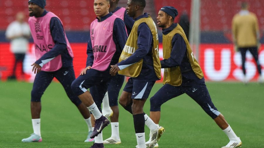 Ligue des nations: une défense des Bleus à repenser contre l'Espagne