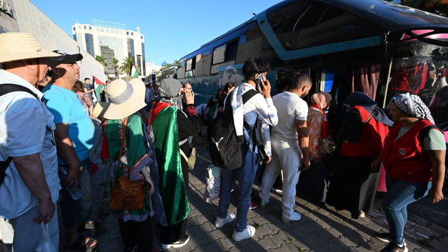 Départ de Tunisie d'une caravane de soutien au peuple palestinien voulant rejoindre Gaza