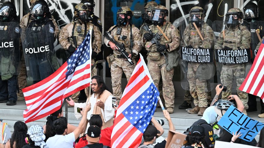 Couvre-feu à Los Angeles : premières arrestations, Trump muscle la réponse