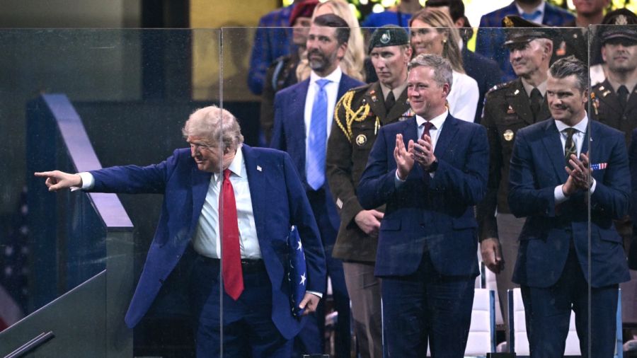 Trump ravi de sa parade militaire à Washington, importantes manifestations d'opposants ailleurs