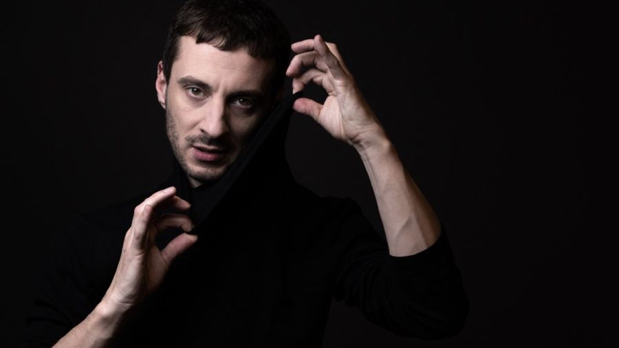 Thomas Jolly: un an après, la flamme des JO brille toujours