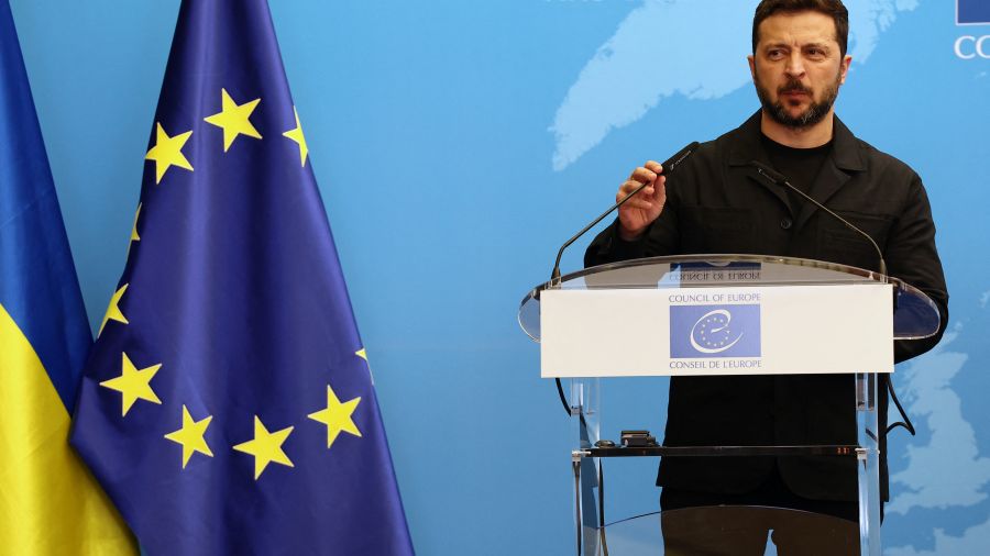 Zelensky signe un accord pour un tribunal spécial sur la guerre en Ukraine