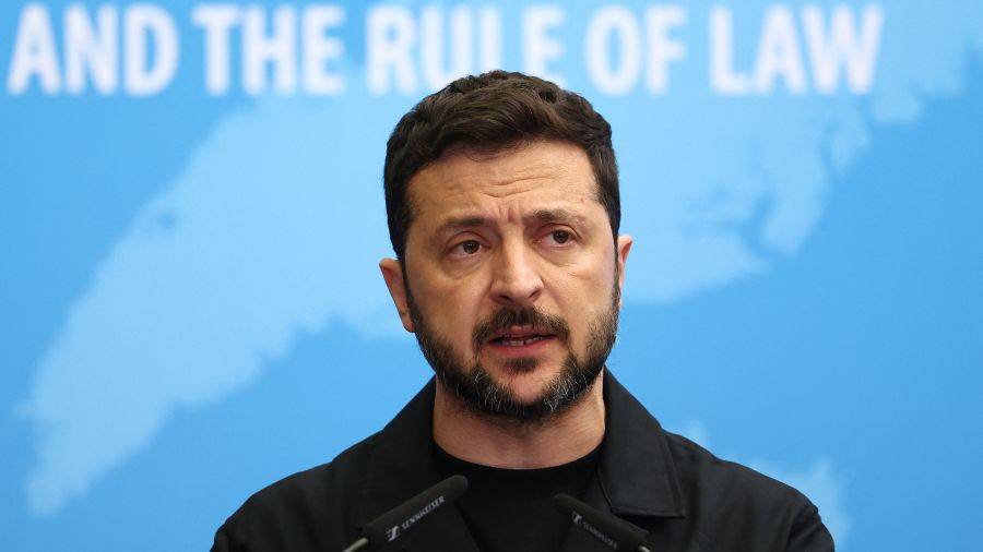 Zelensky: des discussions «ont commencé» sur une possible rencontre avec Poutine