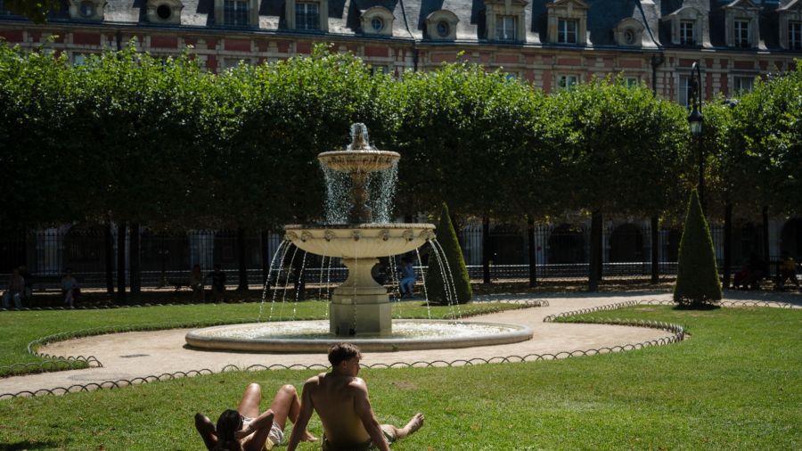 La canicule atteint son pic, l'Île-de-France suffoque