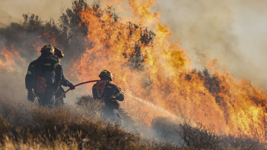 La Grèce lutte contre des incendies en Crète et près d'Athènes