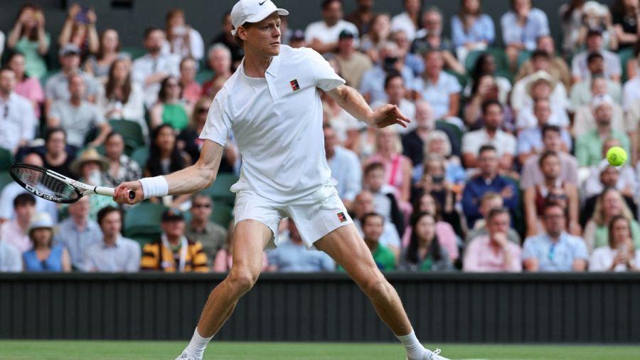 Wimbledon: touché au coude droit, Sinner fera des examens mardi