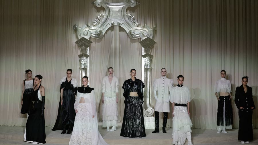 Haute-Couture: Chanel entre confort et glamour pour l’hiver 2025-2026