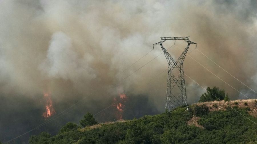Incendie: le feu encore actif à Marseille mais baisse en intensité