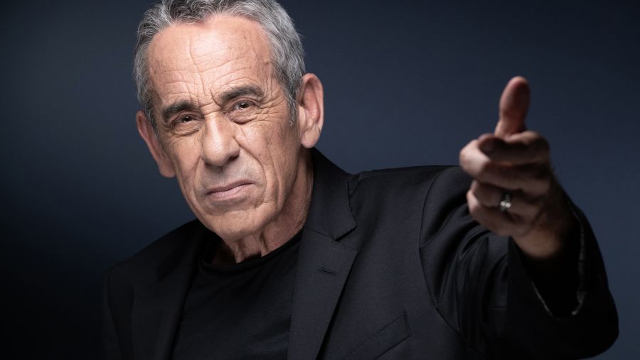 Thierry Ardisson, «l’homme en noir» animateur et producteur, s’est éteint à 76 ans