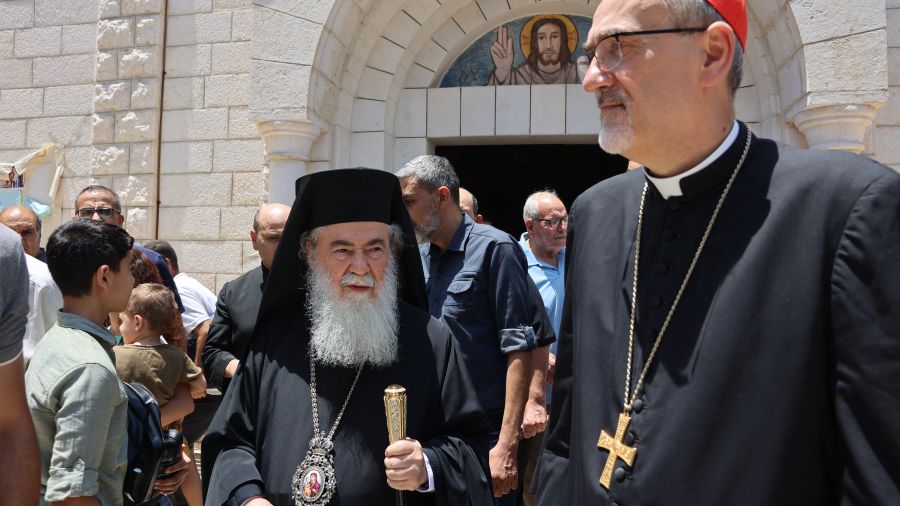 Des hauts dignitaires chrétiens à Gaza après des tirs israéliens meurtriers sur une église