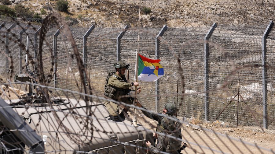 L'armée israélienne annonce avoir mené des raids terrestres en Syrie