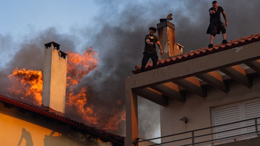 En pleine canicule, la Grèce frappée par de multiples incendies