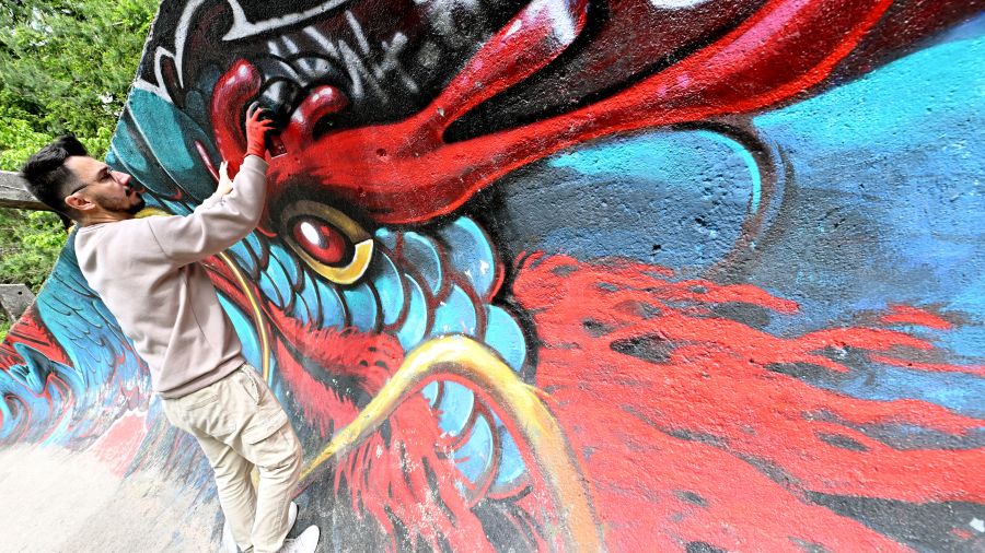 À Sarajevo, les murs fleurissent et le street art tisse des ponts