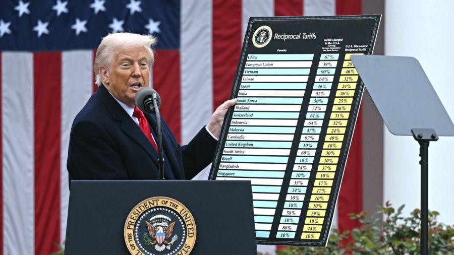 Trump impose de nouveaux droits de douane à des dizaines de pays