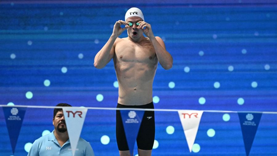 Mondiaux de natation: Léon Marchand remporte largement le 400 m 4 nages 
