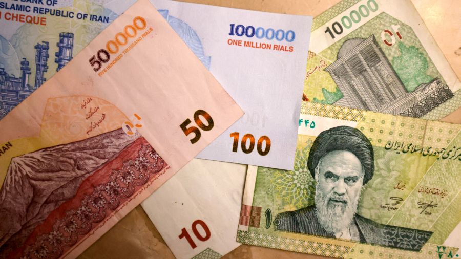 L'Iran dénonce le retour des sanctions, le rial à son plus bas historique