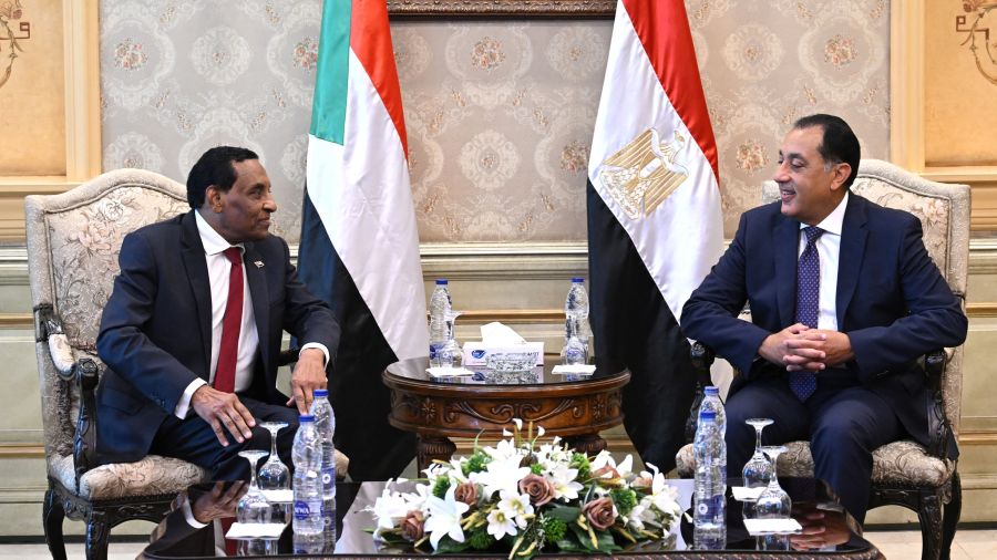 Le Premier ministre soudanais en Égypte pour sa première visite à l’étranger 