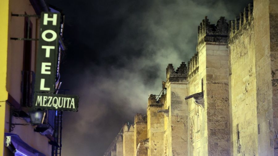 Incendie maîtrisé à la majestueuse mosquée-cathédrale de Cordoue