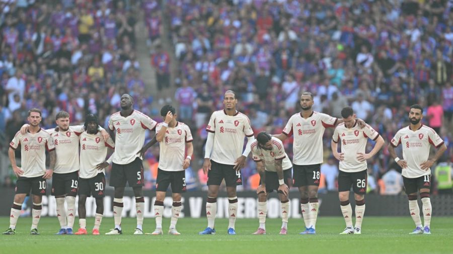 Angleterre: Liverpool défend sa couronne, après les larmes et les transferts