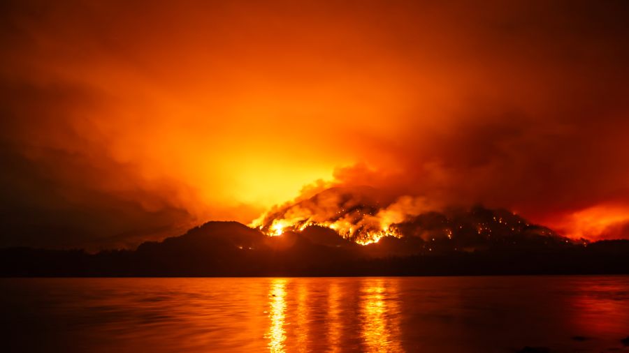 Au Canada, d'inquiétants feux de forêts se rapprochent de trois villes