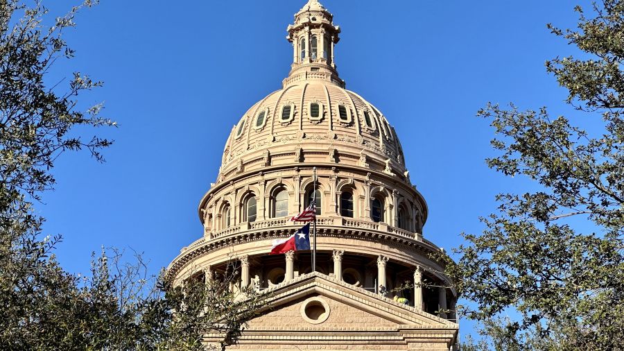 Le Texas adopte une carte électorale redécoupée à la demande de Trump