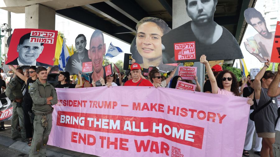 Israël: des manifestants réclament un accord sur les otages en amont d'une réunion du gouvernement