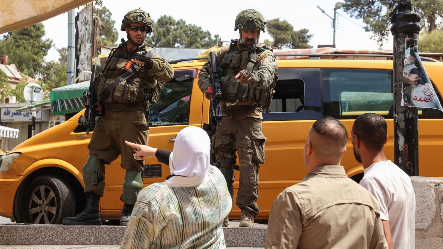 Cisjordanie: une opération militaire israélienne vise un bureau de change de Ramallah