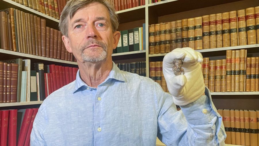 Au Danemark, une figurine de Viking souriant refait surface après 200 ans 
