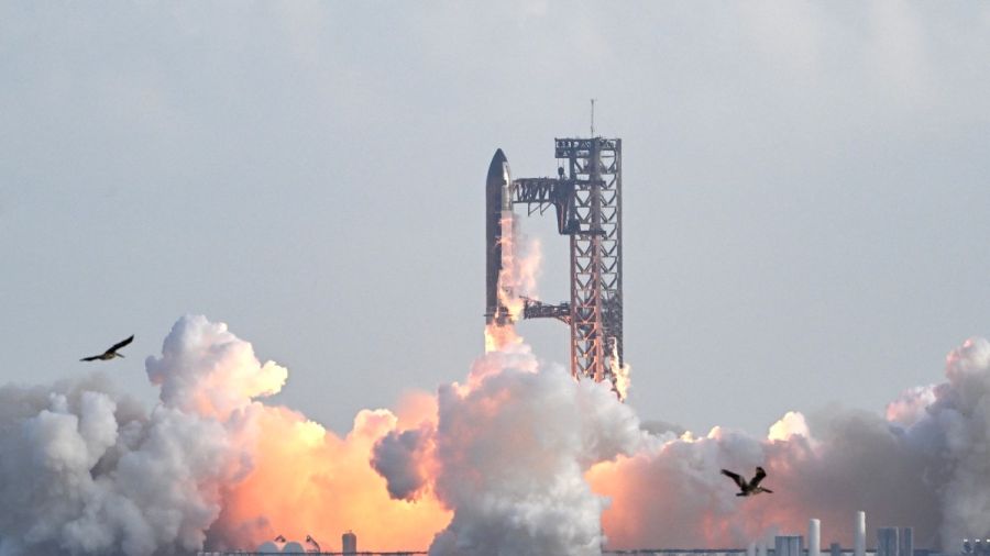 Après une série noire d'explosions, la mégafusée Starship d'Elon Musk signe un retour réussi