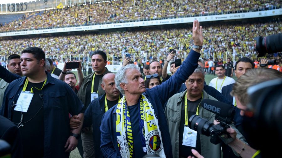 Foot: José Mourinho débarqué par Fenerbahçe après une année sans miracle