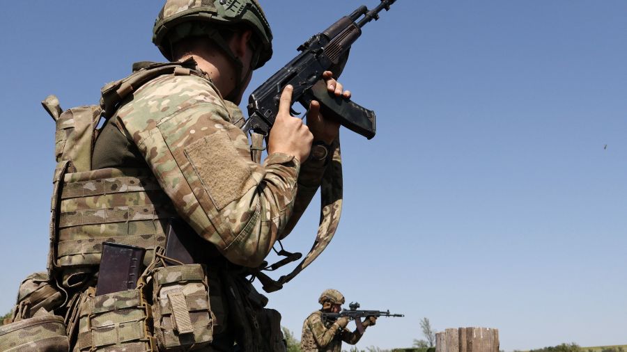 Drones, Patriot et bombes planantes: les armes de la guerre en Ukraine