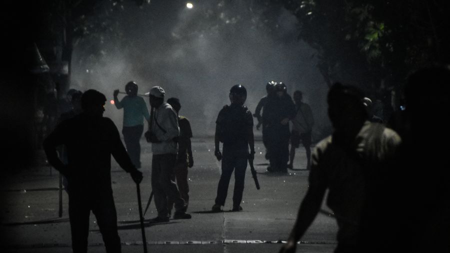Indonésie: des milliers de manifestants à travers le pays, l'armée déployée