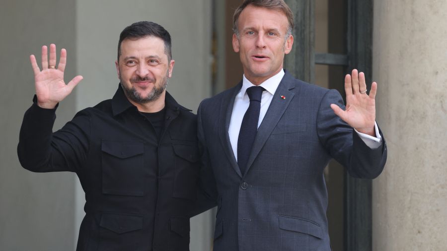 Macron et Zelensky signent un accord d'armement «historique»: l'Ukraine veut acheter 100 Rafale