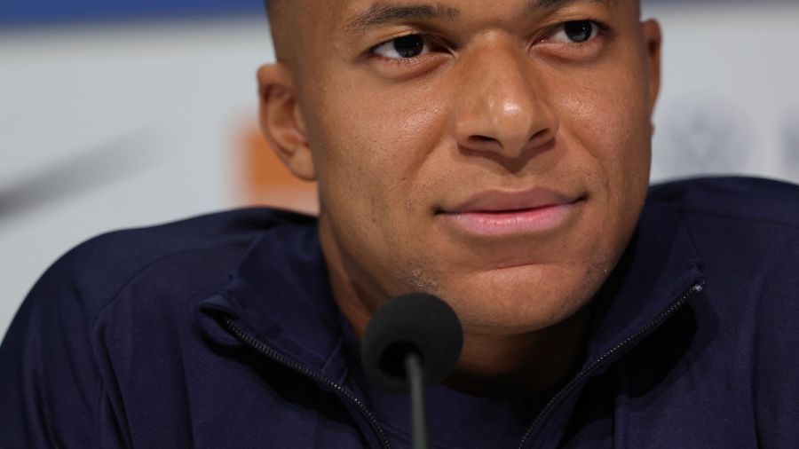 Anne-Sophie Lapix débute sur M6 avec Kylian Mbappé