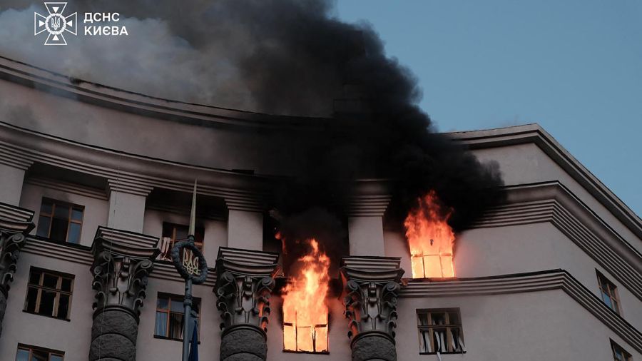 Ukraine: le siège du gouvernement endommagé après une attaque aérienne russe record