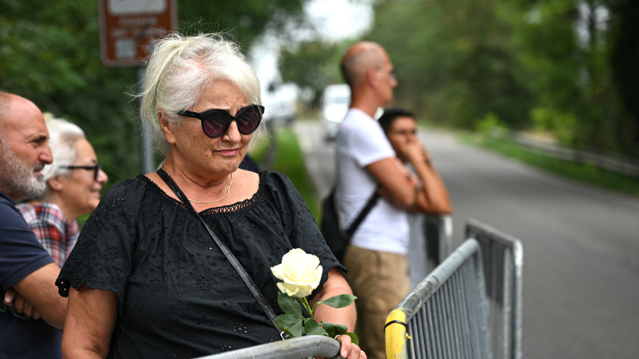 Funérailles de Giorgio Armani: hommage intime dans son village natal