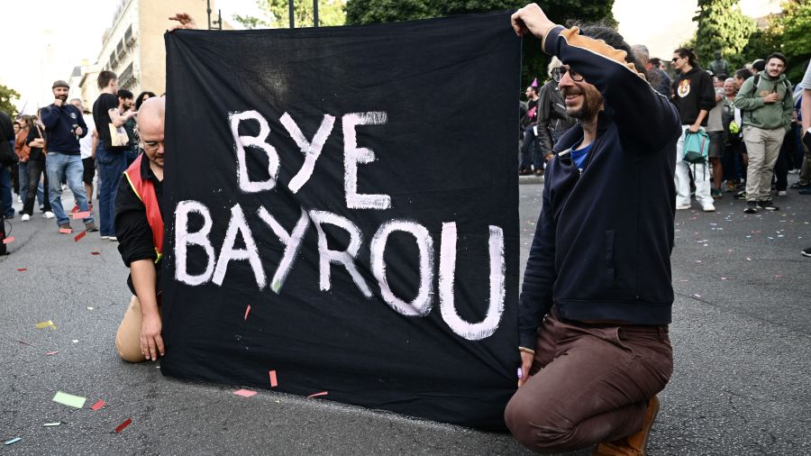 Bayrou a remis sa démission, Macron veut nommer très vite son successseur