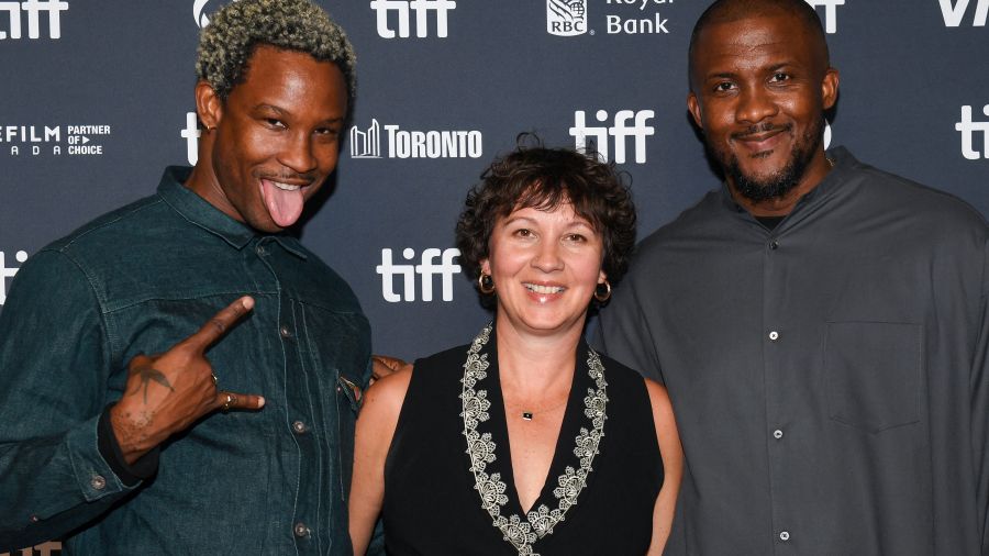 Mon coeur est à Lagos: Akinola Davies célèbre la sortie au Nigéria de son film primé à Cannes