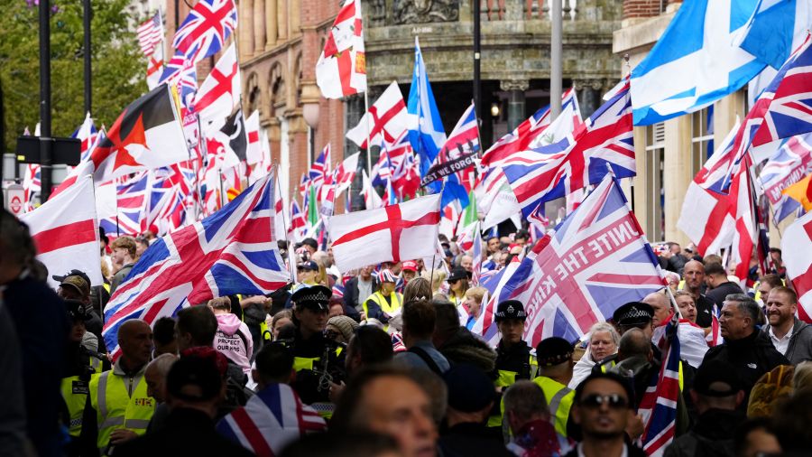 À Londres, 110.000 personnes réunies à l'appel du militant d'extrême droite Tommy Robinson