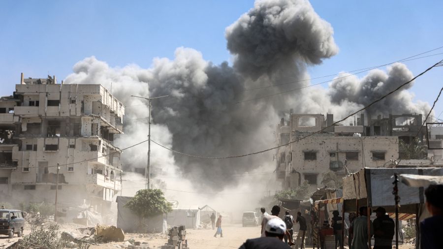 Israël intensifie ses bombardements sur Gaza-ville, quatre soldats tués dans le sud