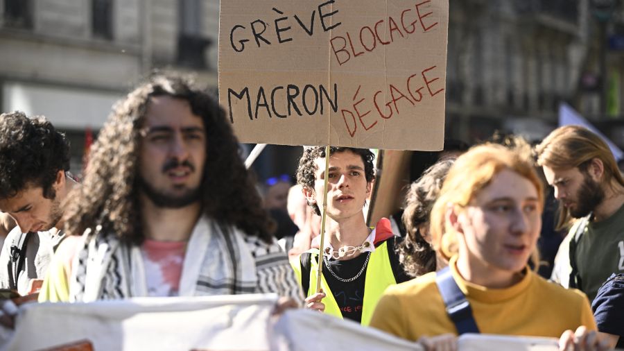 Macron II: une instabilité inédite au sein de la Ve République