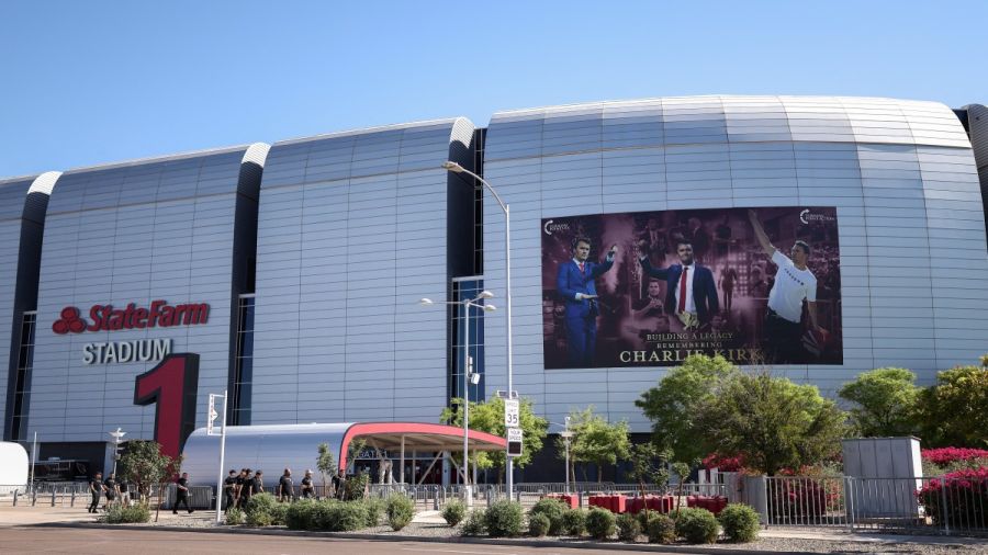 La galaxie trumpiste se réunit pour l'hommage à Charlie Kirk en Arizona