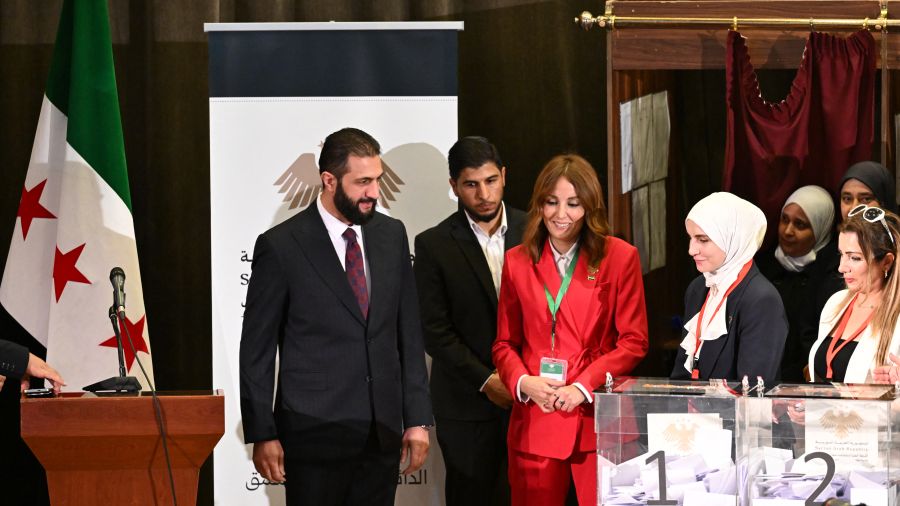 La Syrie désigne les membres du premier Parlement post-Assad, sous les critiques