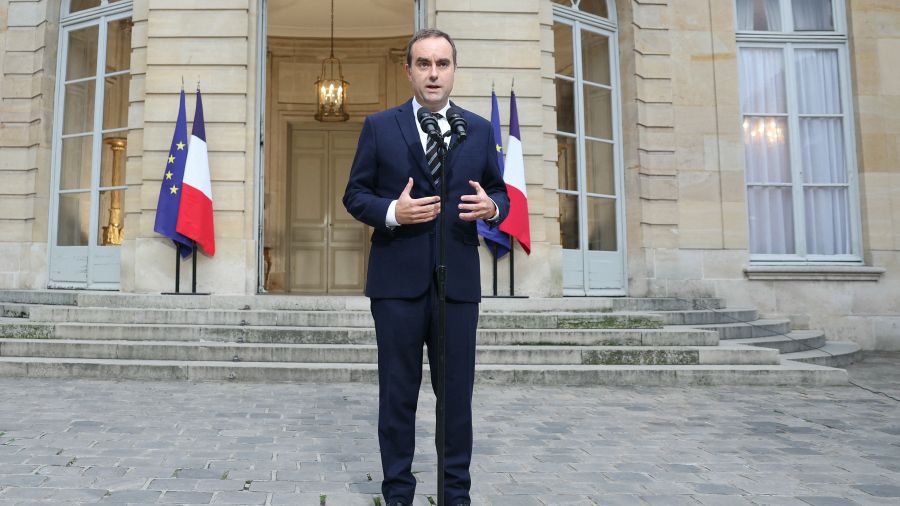 Lecornu a remis sa démission à Macron qui l'a acceptée 