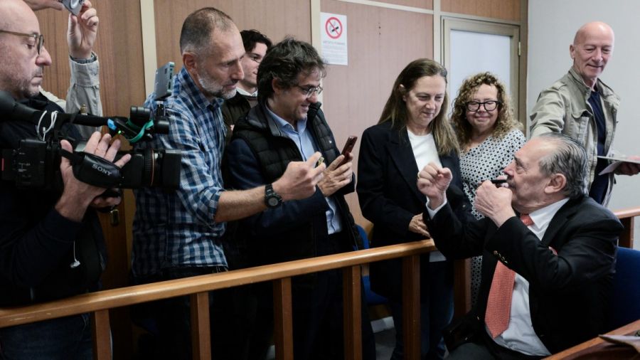 Gérard Depardieu absent à Rome: le procès du «roi des paparazzi» se poursuit