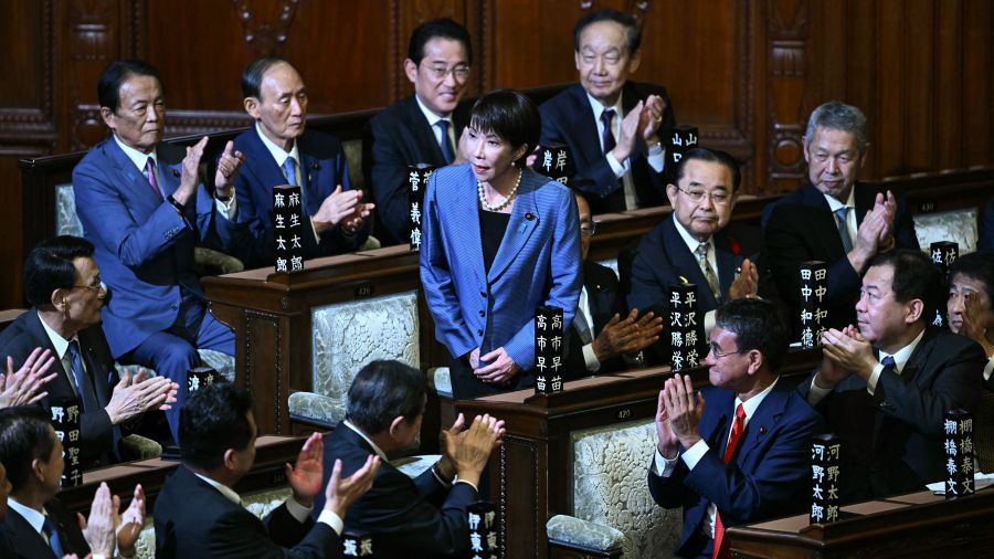 La conservatrice Sanae Takaichi devient la première femme Premier ministre du Japon