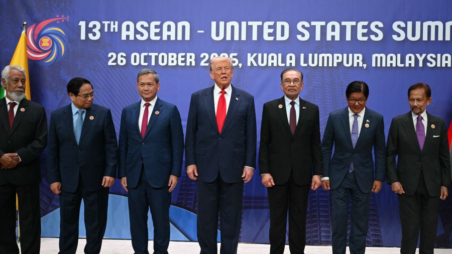 Commerce et minéraux critiques: les accords signés par Trump en Asie du Sud-Est