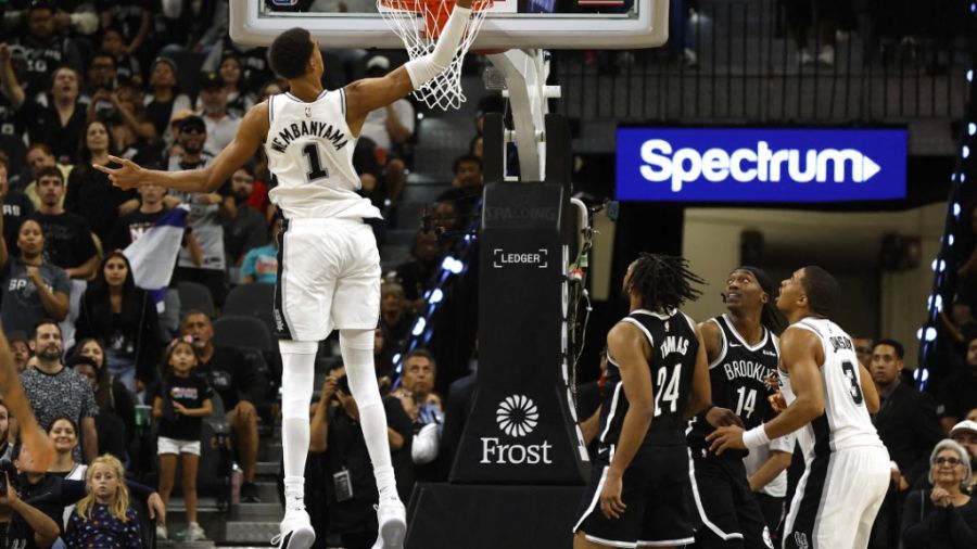 NBA: les Spurs rendent hommage à Popovich, Wembanyama brille encore