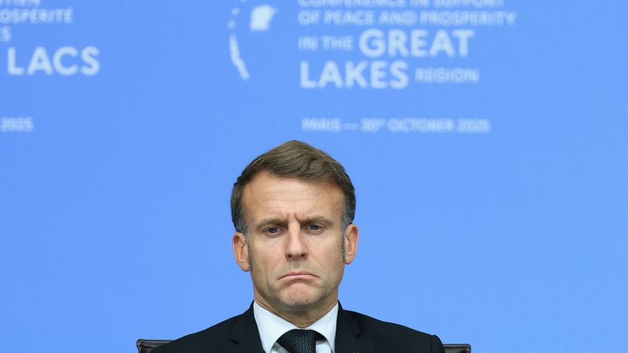Macron rejoint Hollande au palmarès de l'impopularité record